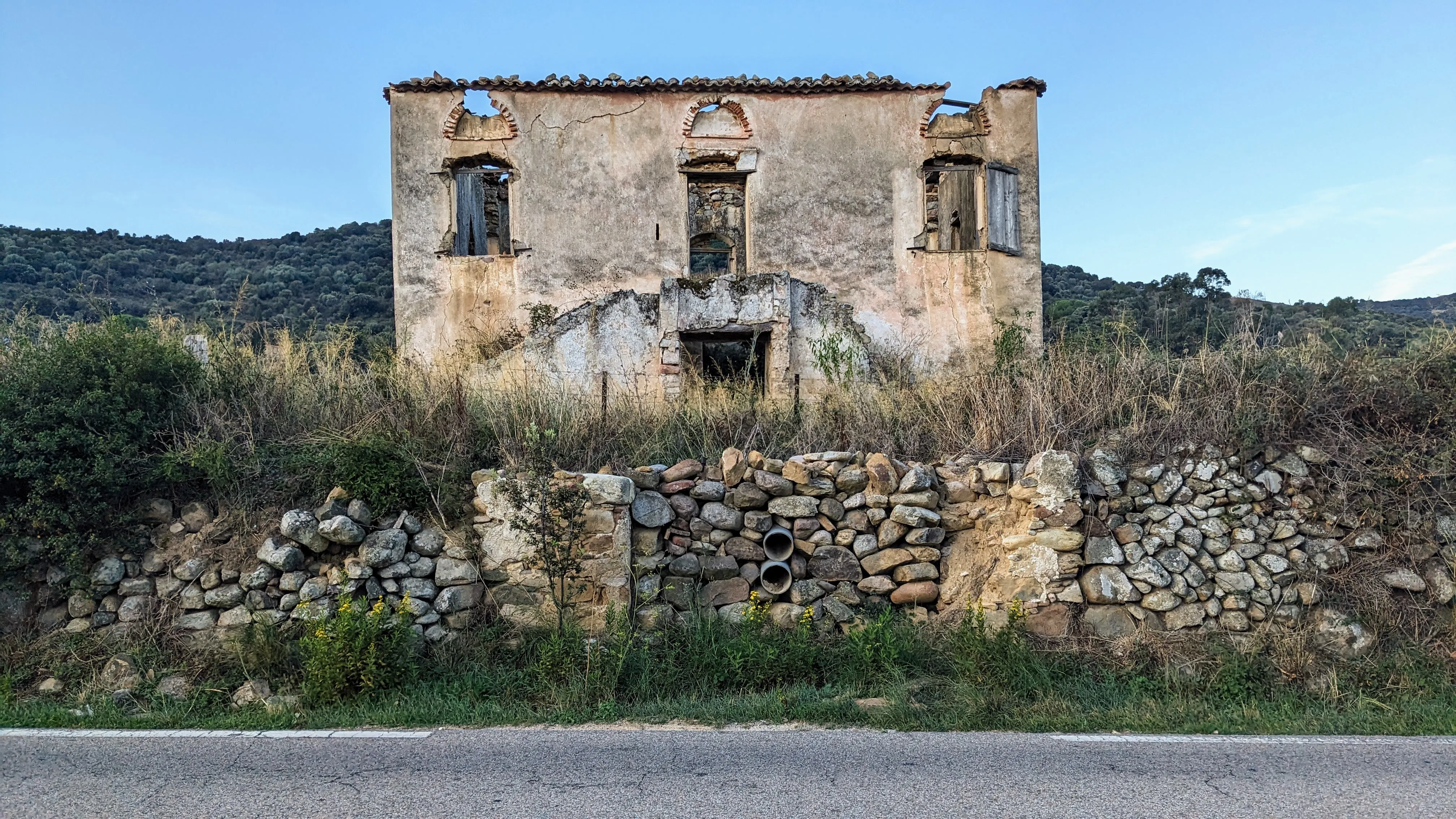 Old building on the road from Calvi to Calenzana